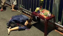 Cùng vợ sắp cưới lên cầu ngồi nói chuyện, bất ngờ nam thanh niên nhảy cầu tự tử